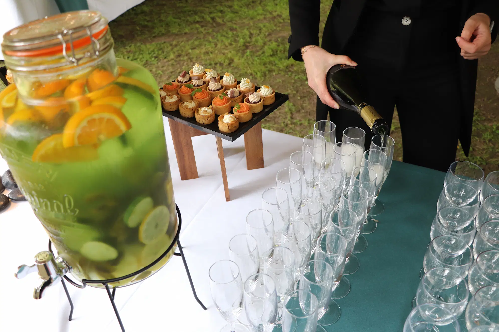 Cocktail apéritif, déjeunatoire ou dinatoire avec pièces salées et sucrées traiteur Nantes